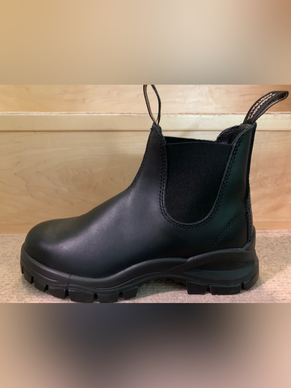 Blundstone Lug Chelsea Boot Black | Women’s 8.5 (US) - Picture 6 of 14